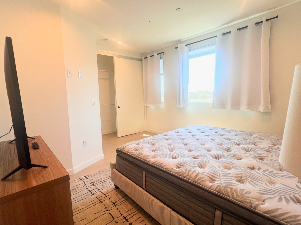 Beverlywood - Kaiser, Cedars, UCLA Private Bedroom w ensuite w Rooftop Views - Photo 2