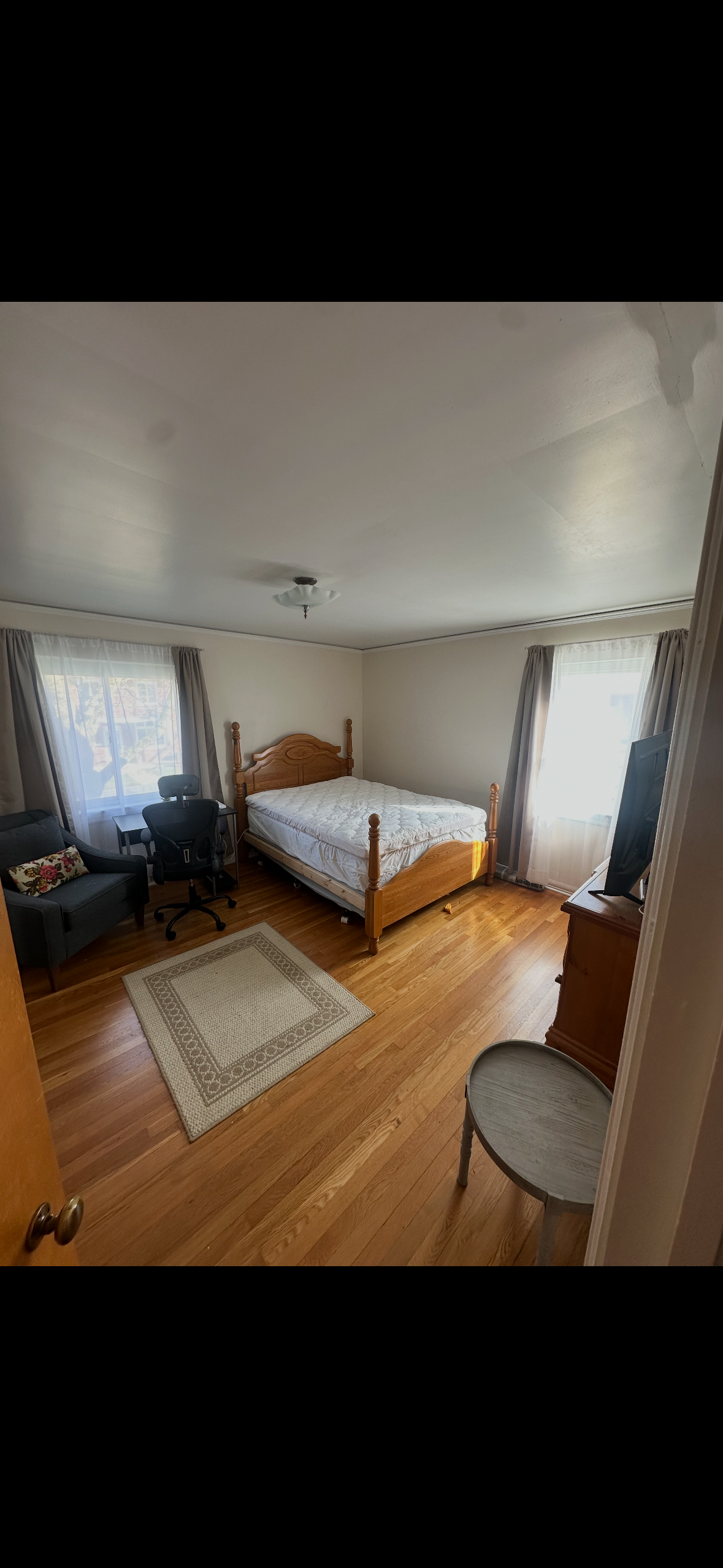 Furnished bedroom - Photo 12