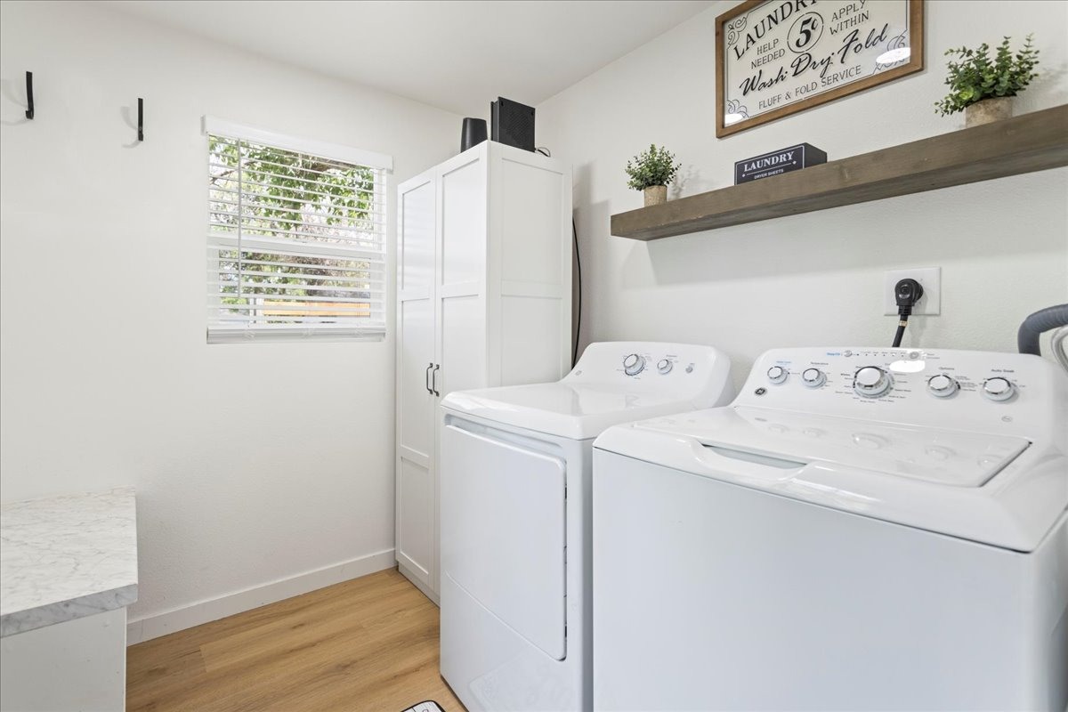 Freshly remodeled gem - Perfect for Travel Nurses & Pros 1 mile from hospital - Photo 10