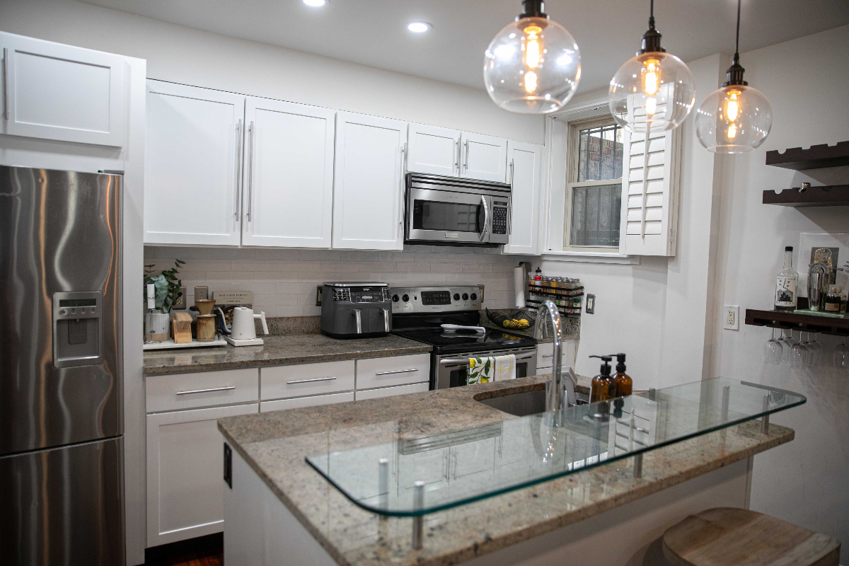Modern 2BR/2BR with 2 Reserved Parking Spot in Capitol Hill - Fully Furnished, Near Metro, Internet - Photo 2