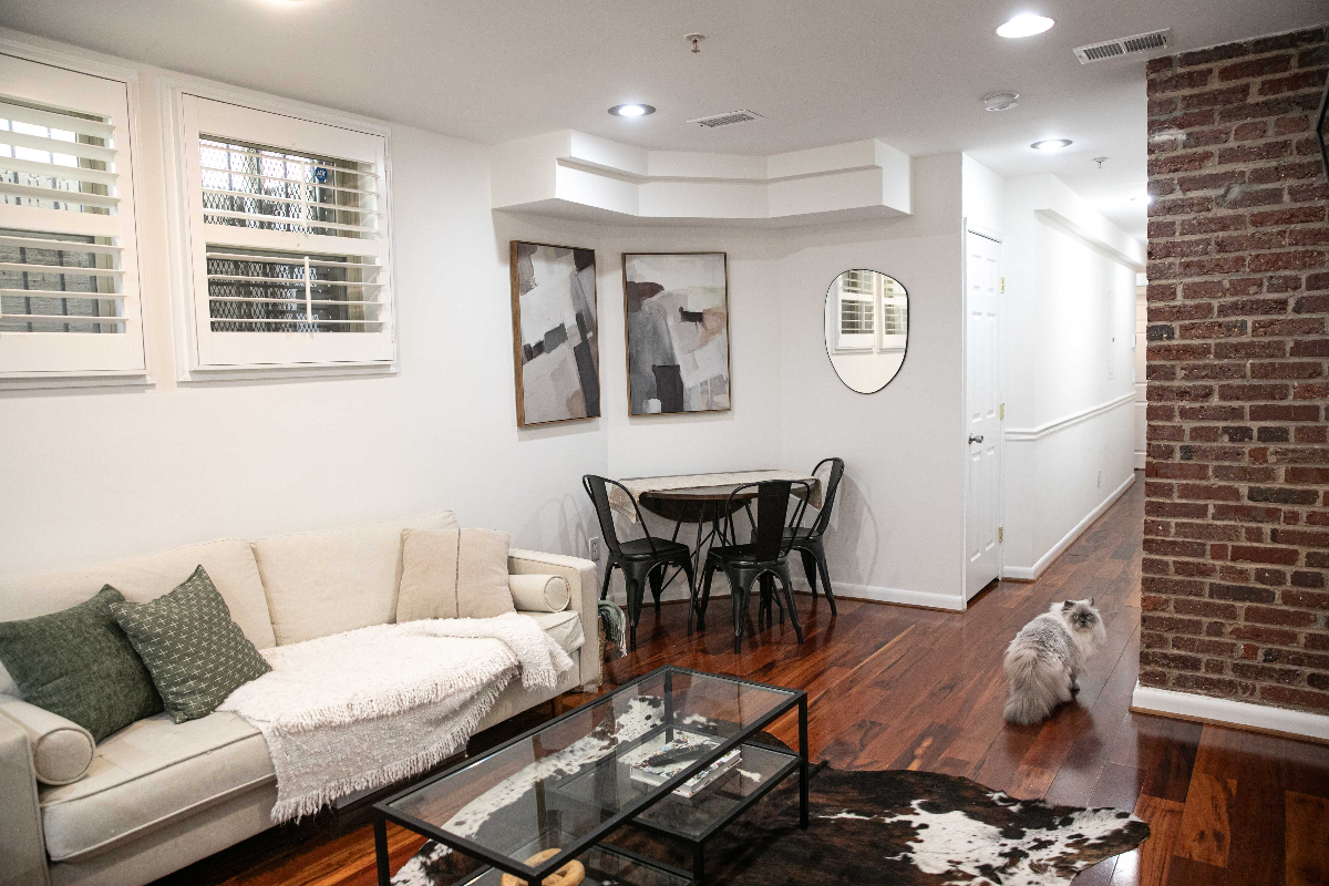 Modern 2BR/2BR with 2 Reserved Parking Spot in Capitol Hill - Fully Furnished, Near Metro, Internet - Photo 1