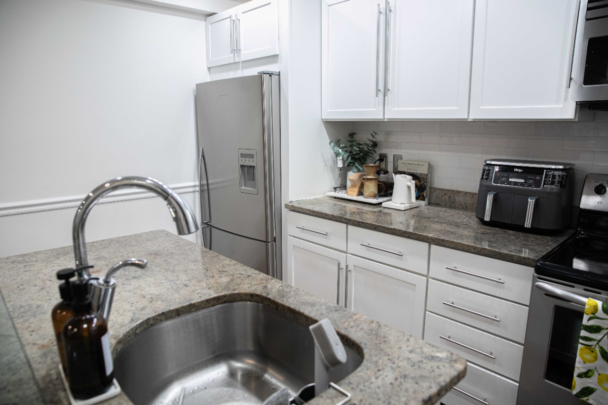 Modern 2BR/2BR with 2 Reserved Parking Spot in Capitol Hill - Fully Furnished, Near Metro, Internet - Photo 4