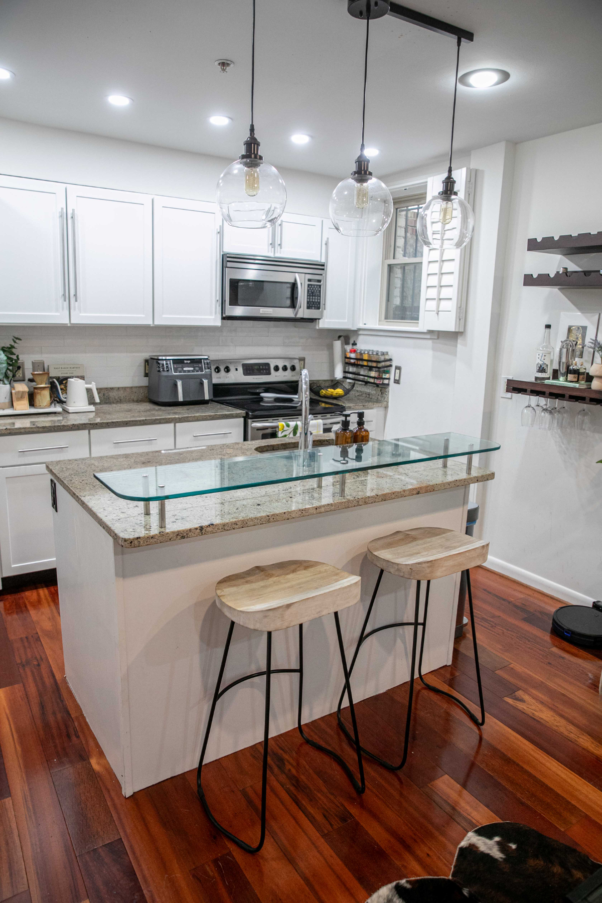 Modern 2BR/2BR with 2 Reserved Parking Spot in Capitol Hill - Fully Furnished, Near Metro, Internet - Photo 5