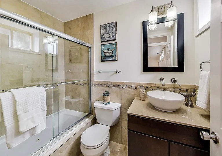 Modern 2BR/2BR with 2 Reserved Parking Spot in Capitol Hill - Fully Furnished, Near Metro, Internet  - Photo 9