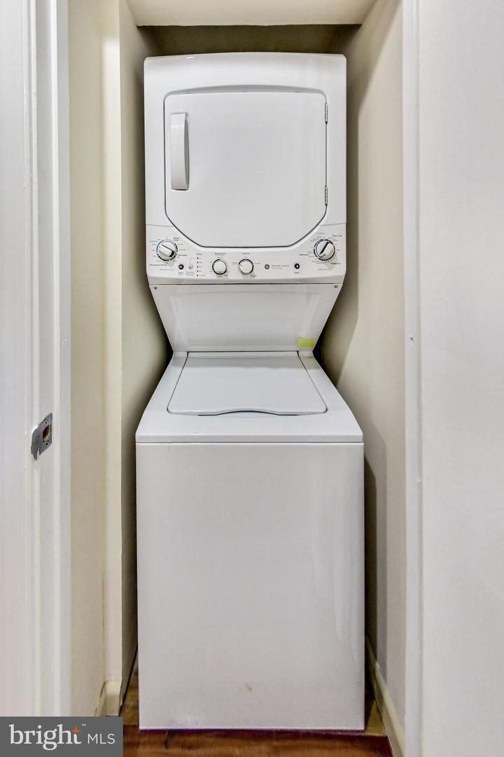 Modern 2BR/2BR with 2 Reserved Parking Spot in Capitol Hill - Fully Furnished, Near Metro, Internet  - Photo 12