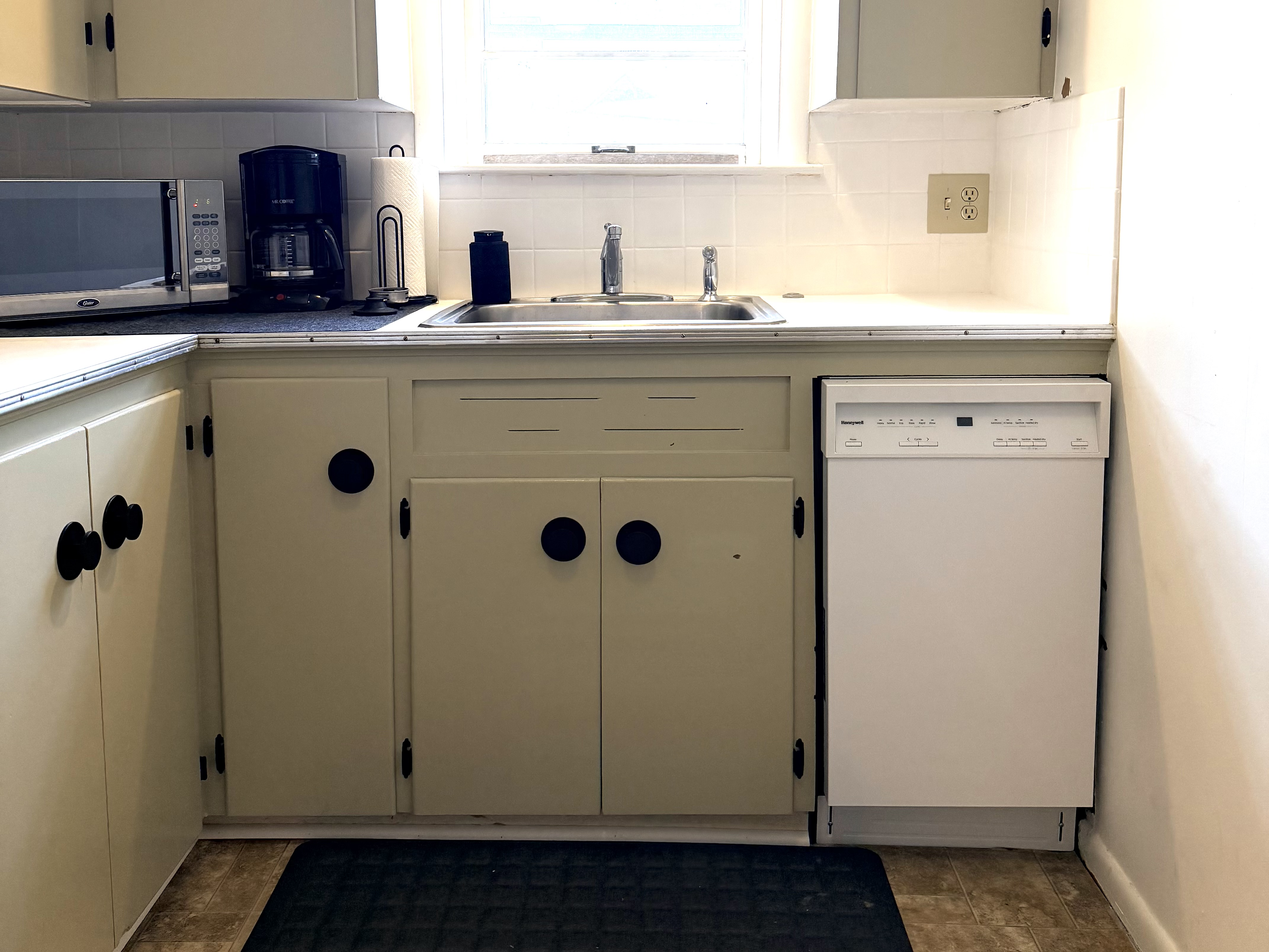 Charming Centrally Located 1 BD 1 BA Unit B - Photo 9