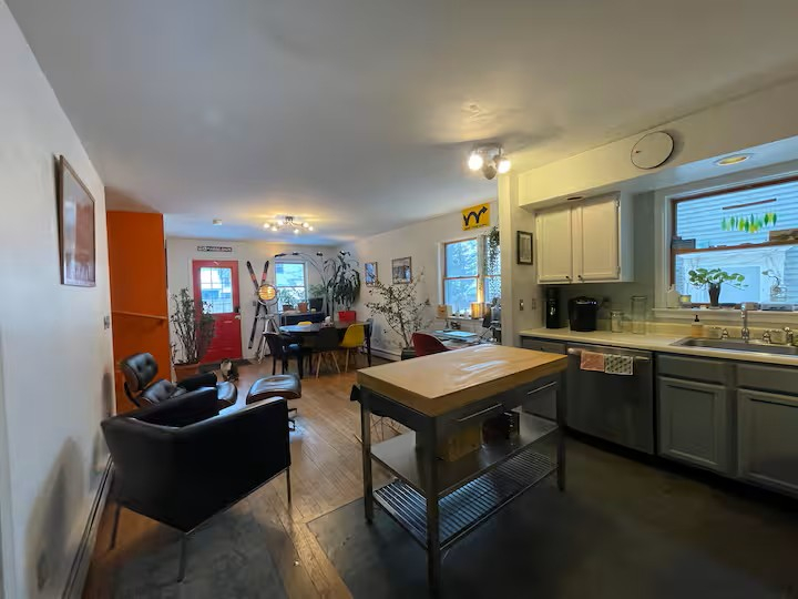 Room In Funky South End Home! - Photo 9