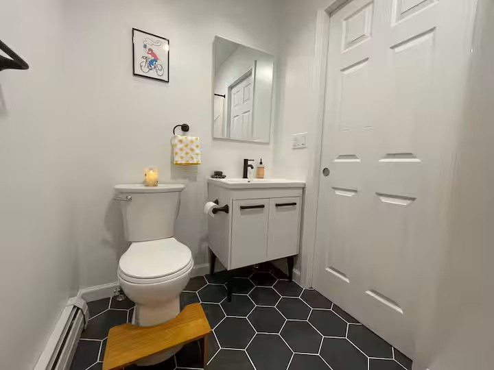 Room In Funky South End Home! - Photo 6