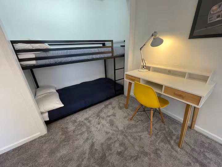 Room In Funky South End Home! - Photo 3