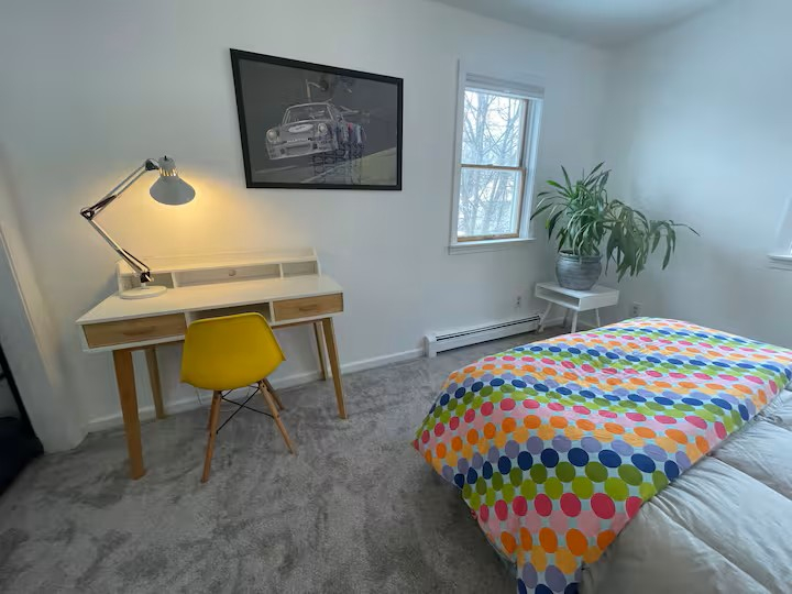 Room In Funky South End Home! - Photo 8