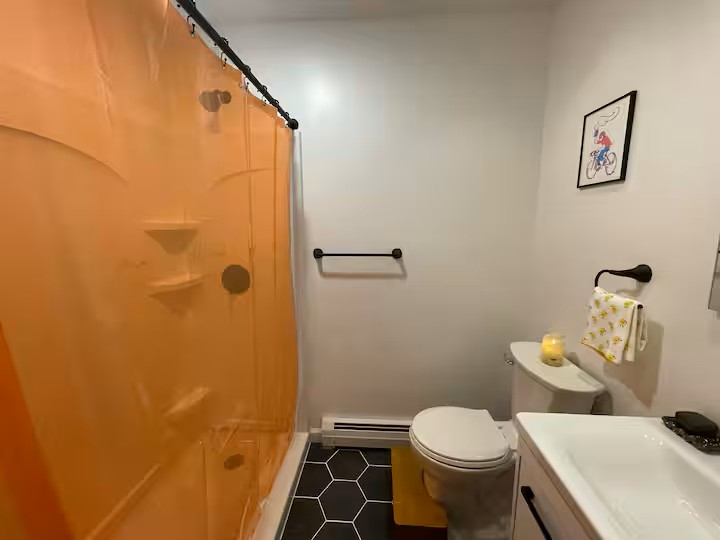 Room In Funky South End Home! - Photo 12
