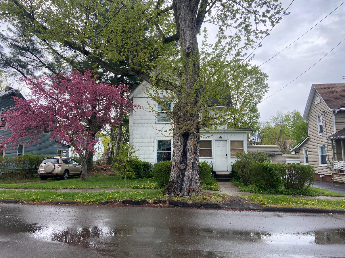 Fully furnished 1 or 2 bedrooms available, 1/2 mile from Arnot Ogden Medical Center - Photo 1