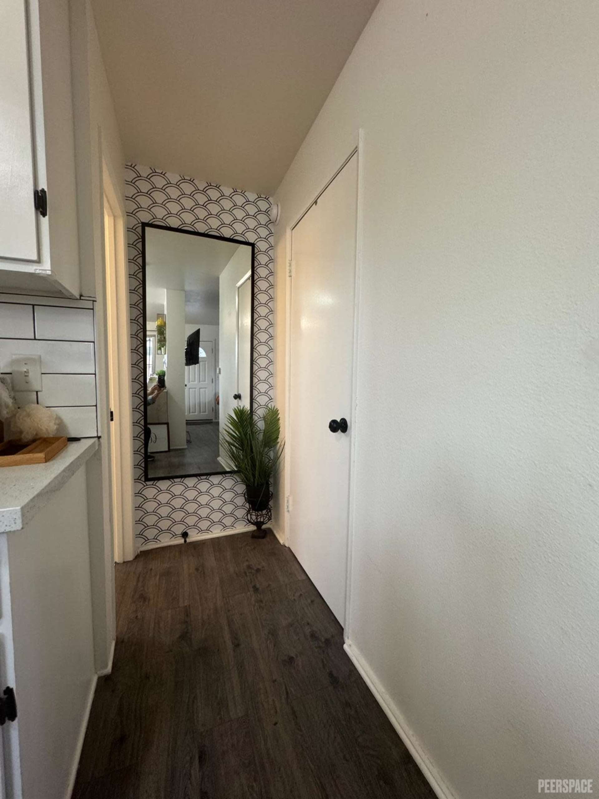 Urban One-Bedroom Apartment with patio Near Venice Beach - Photo 6