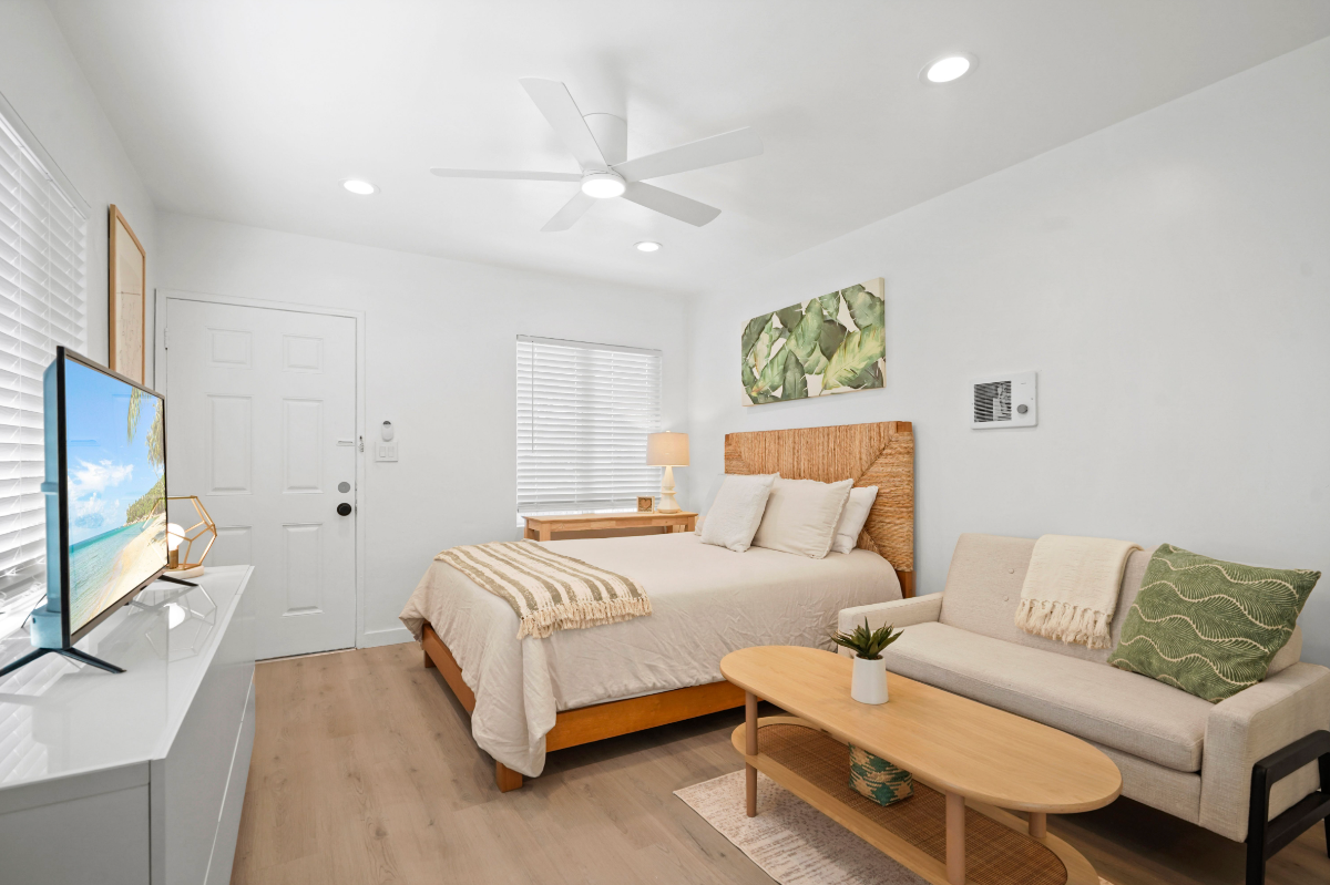 Designer Studio w Full Kitchen & Private... - Photo 1