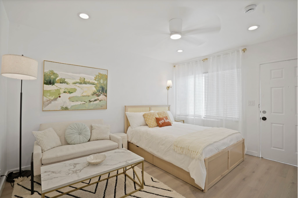 Designer Studio w Full Kitchen & Private... - Photo 1