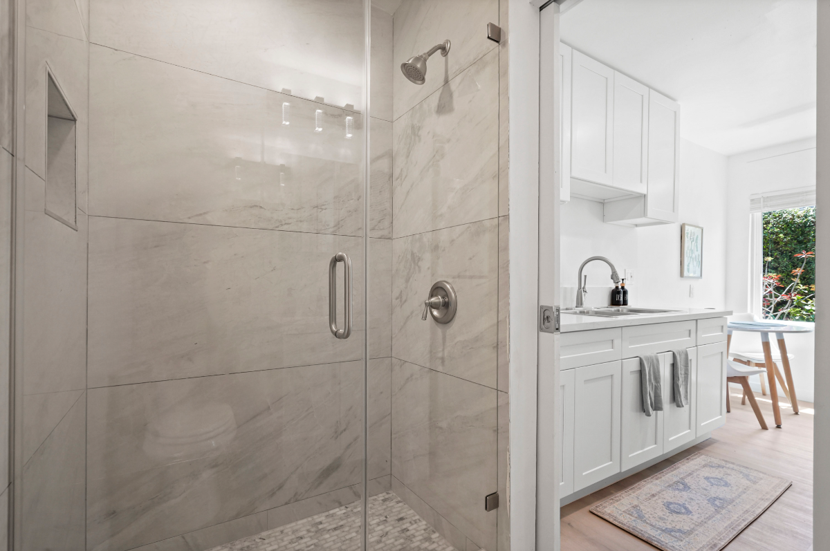 Designer Studio w Full Kitchen & Private... - Photo 5