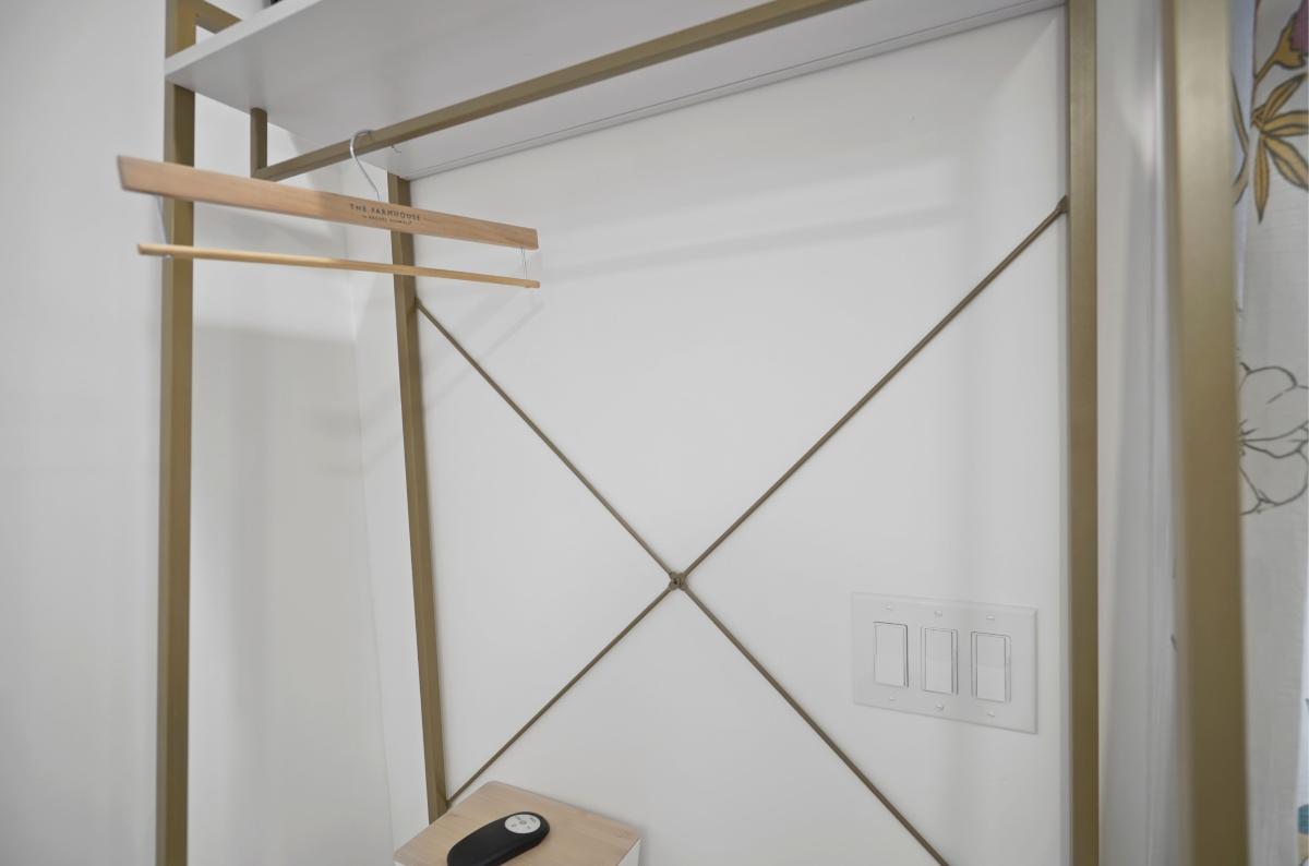 Designer Studio w Full Kitchen & Private... - Photo 3