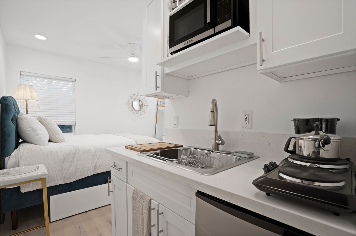 Designer Studio w Full Kitchen & Private... - Photo 6