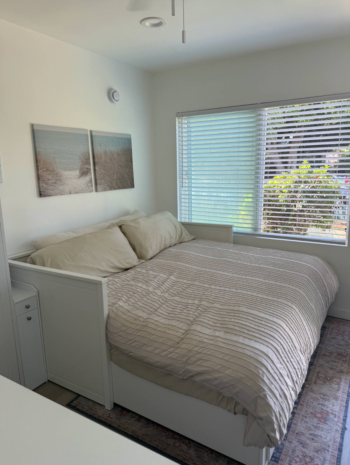 Designer Studio w Full Kitchen & Private... - Photo 2