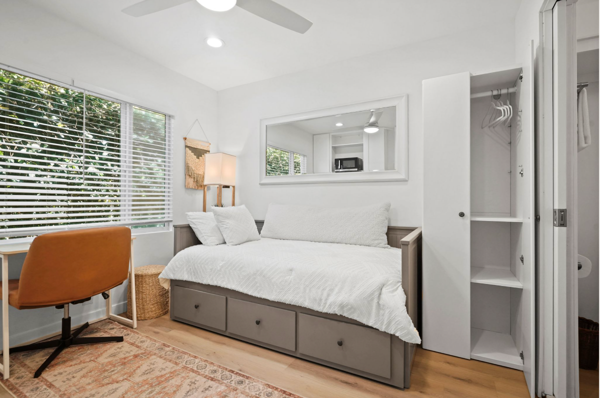 Designer Studio w Full Kitchen & Private... - Photo 1