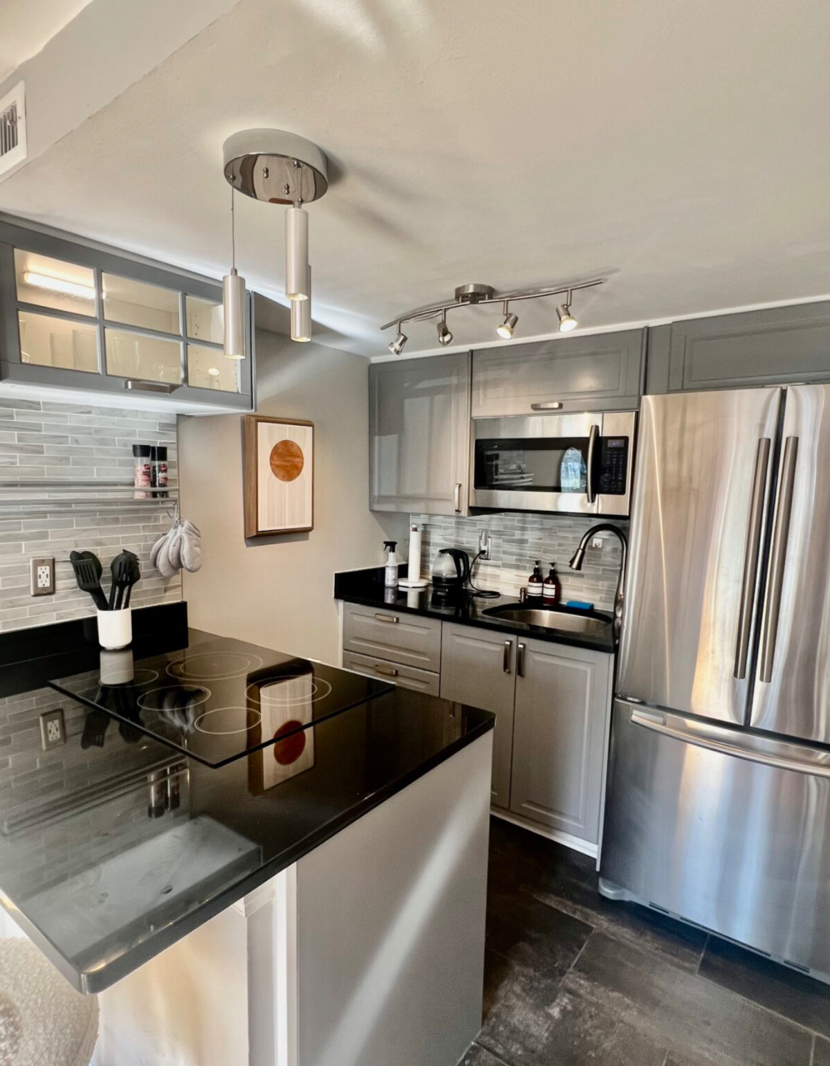 Cozy Charming Garden Apartment in Dupont - Photo 3
