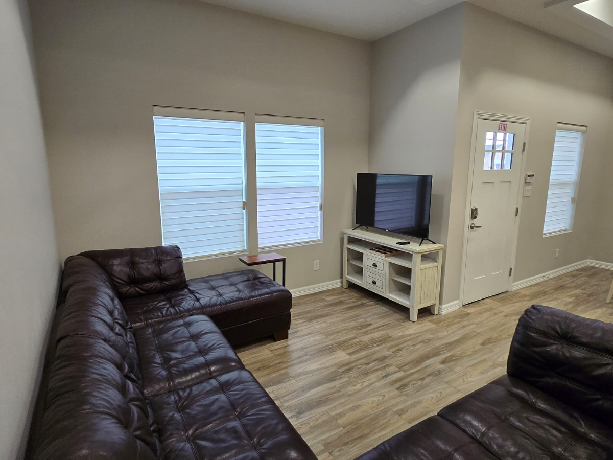 Entire Modern Townhome in Prime Location - Unit 2 - Photo 3