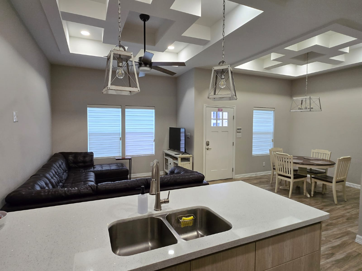 Entire Modern Townhome in Prime Location - Unit 2 - Photo 4