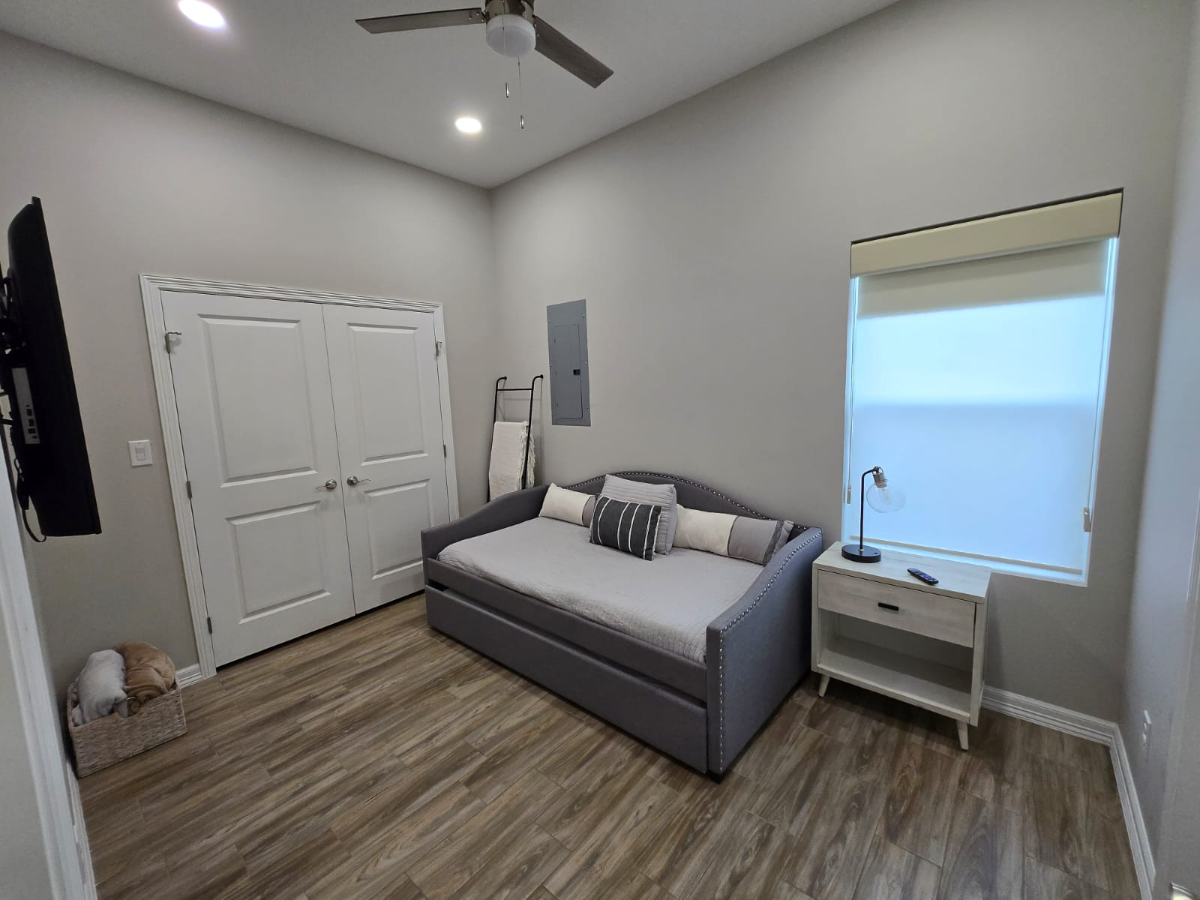 Entire Modern Townhome in Prime Location - Unit 2 - Photo 7
