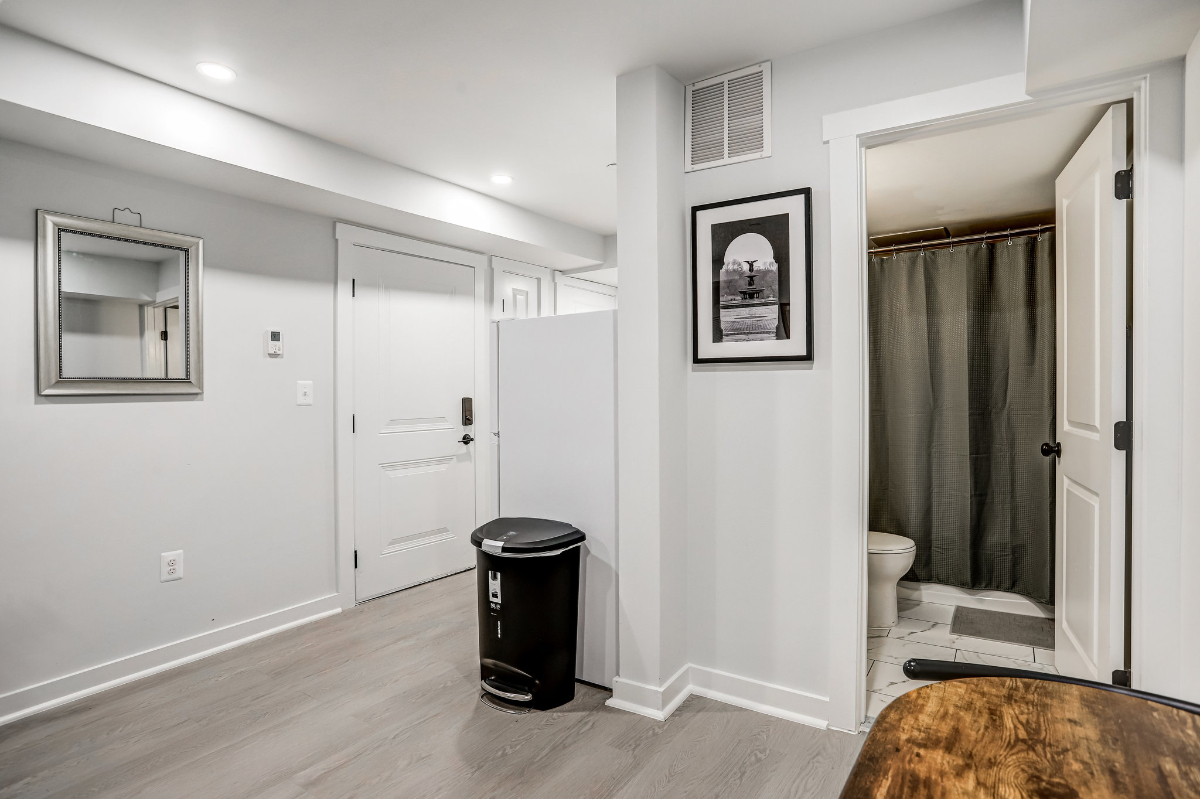Furnished Studio in Bloomingdale - Photo 8