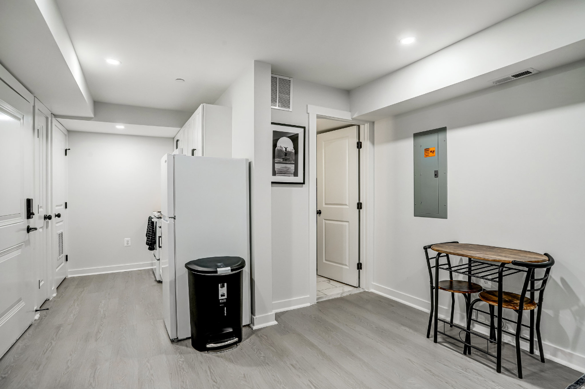 Furnished Studio in Bloomingdale - Photo 9