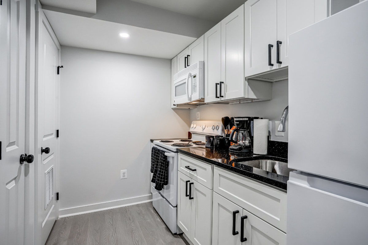Furnished Studio in Bloomingdale - Photo 3