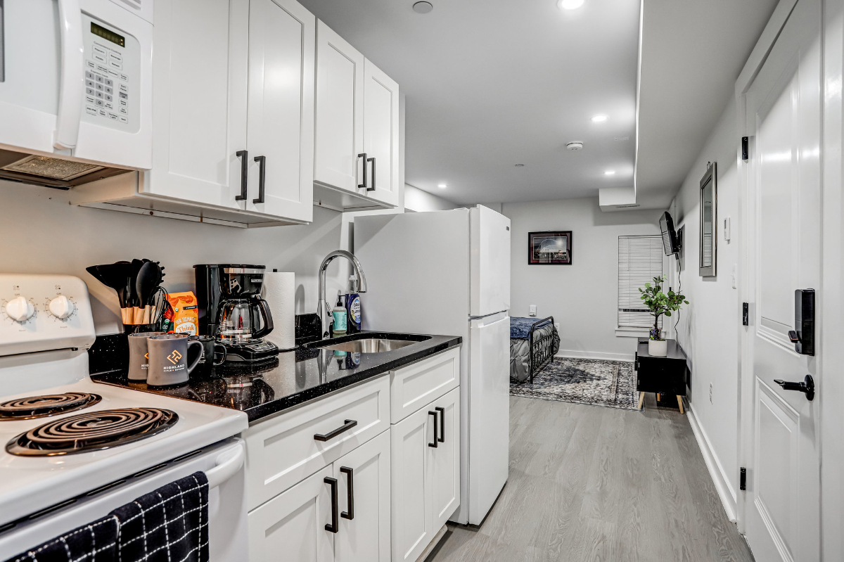 Furnished Studio in Bloomingdale - Photo 7