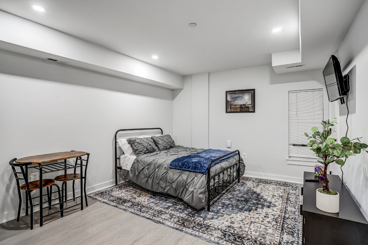 Furnished Studio in Bloomingdale - Photo 11