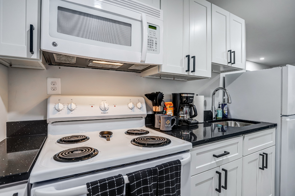 Furnished Studio in Bloomingdale - Photo 6