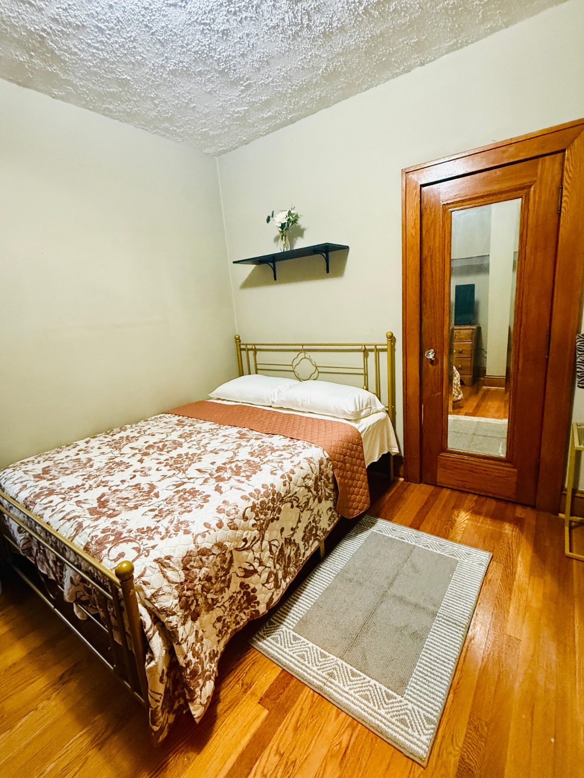 Cozy place in a peaceful and safe area near St Peter's and Albany Medical Center. - Photo 6