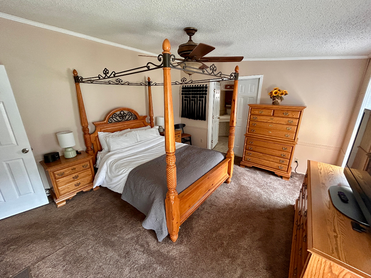 Comfortable Three-Bedroom Home With Backyard - Photo 7