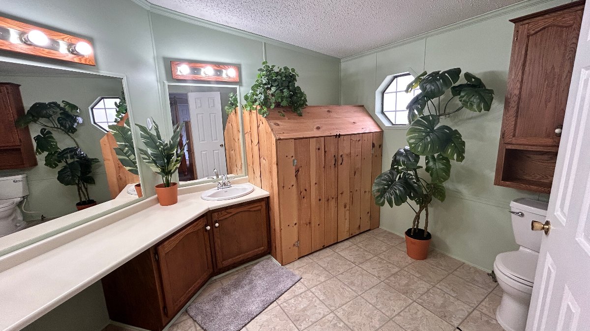 Comfortable Three-Bedroom Home With Backyard - Photo 9