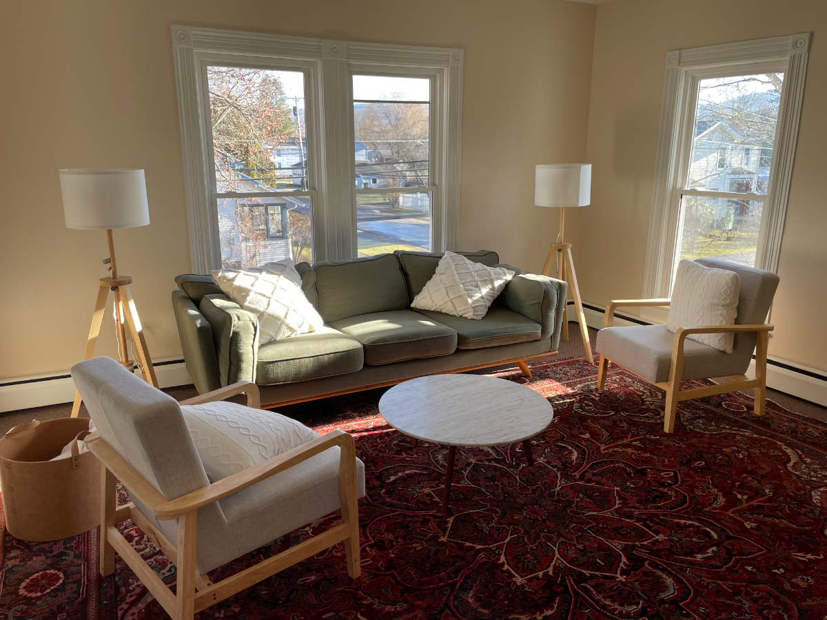 Chic Mid-Century Apartment - Photo 6