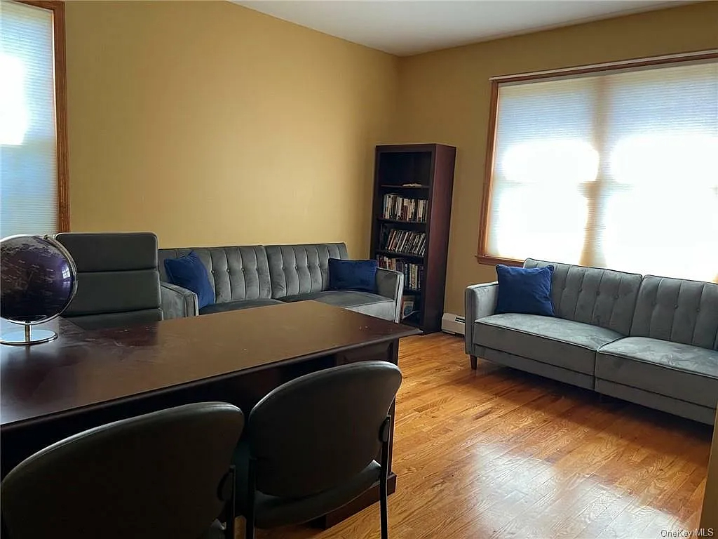 Cozy and Roomy Upstairs Room with Private Bath & Great Shared Amenities - Photo 7
