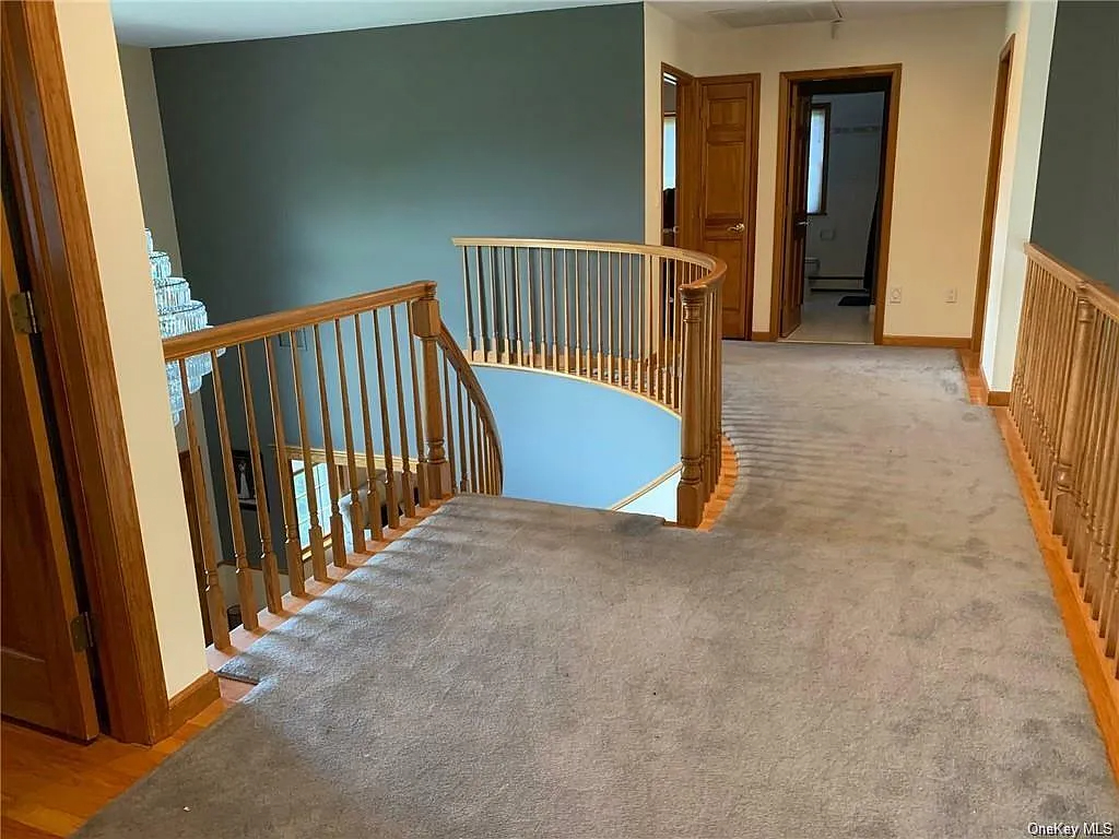Cozy and Roomy Upstairs Room with Private Bath & Great Shared Amenities - Photo 5