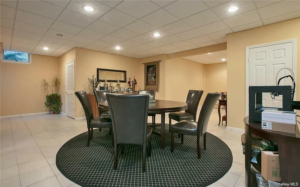 Cozy and Roomy Upstairs Room with Private Bath & Great Shared Amenities - Photo 10
