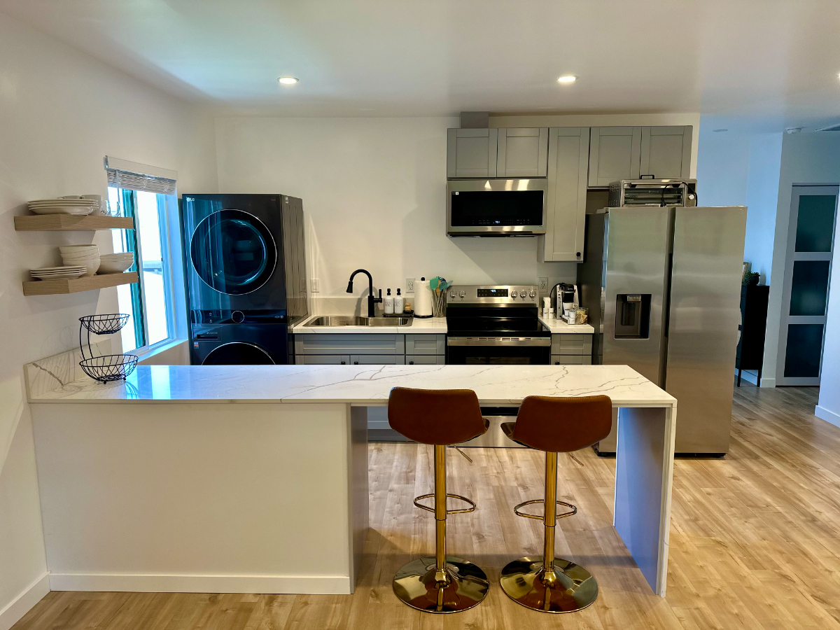 Modern Newly Built ADU - Private, Stylish and fully Equipped - Photo 2