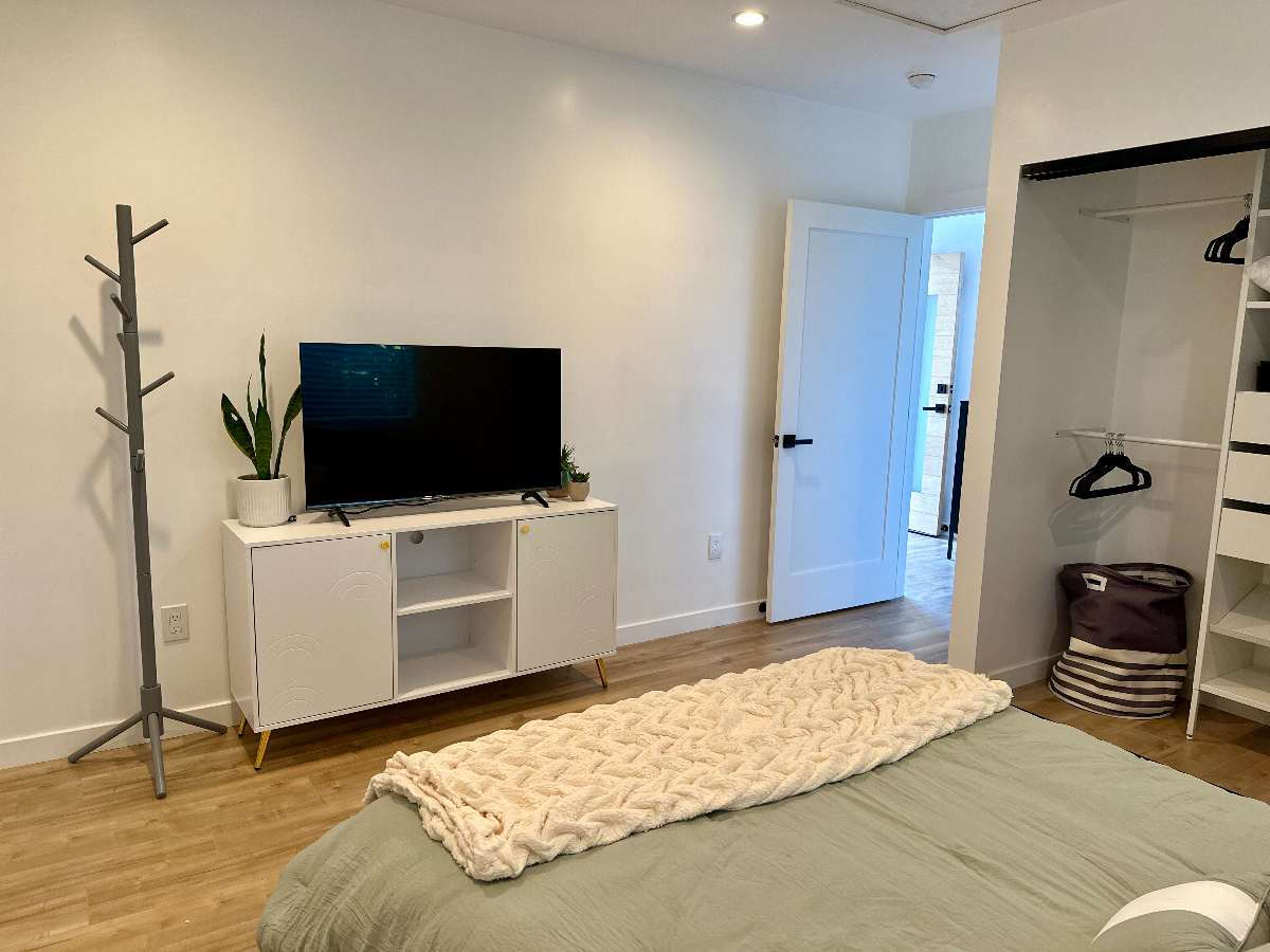 Modern Newly Built ADU - Private, Stylish and fully Equipped - Photo 6