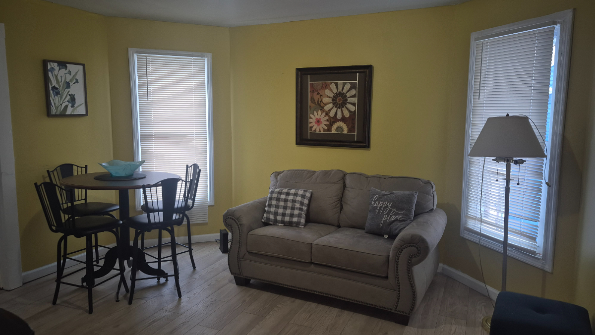 Modern hip 2 bedroom - Photo 1