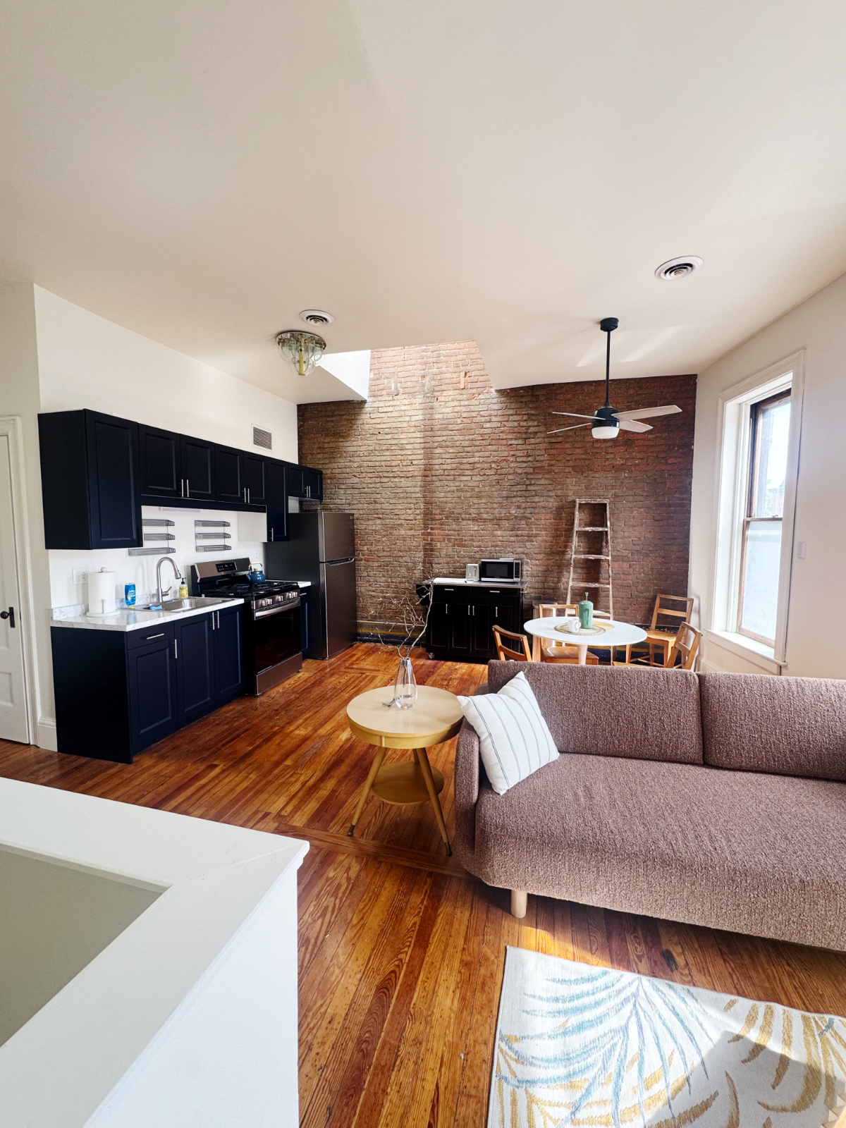 Private Studio Apartment with Balcony in Historic South Wedge Building - Photo 7