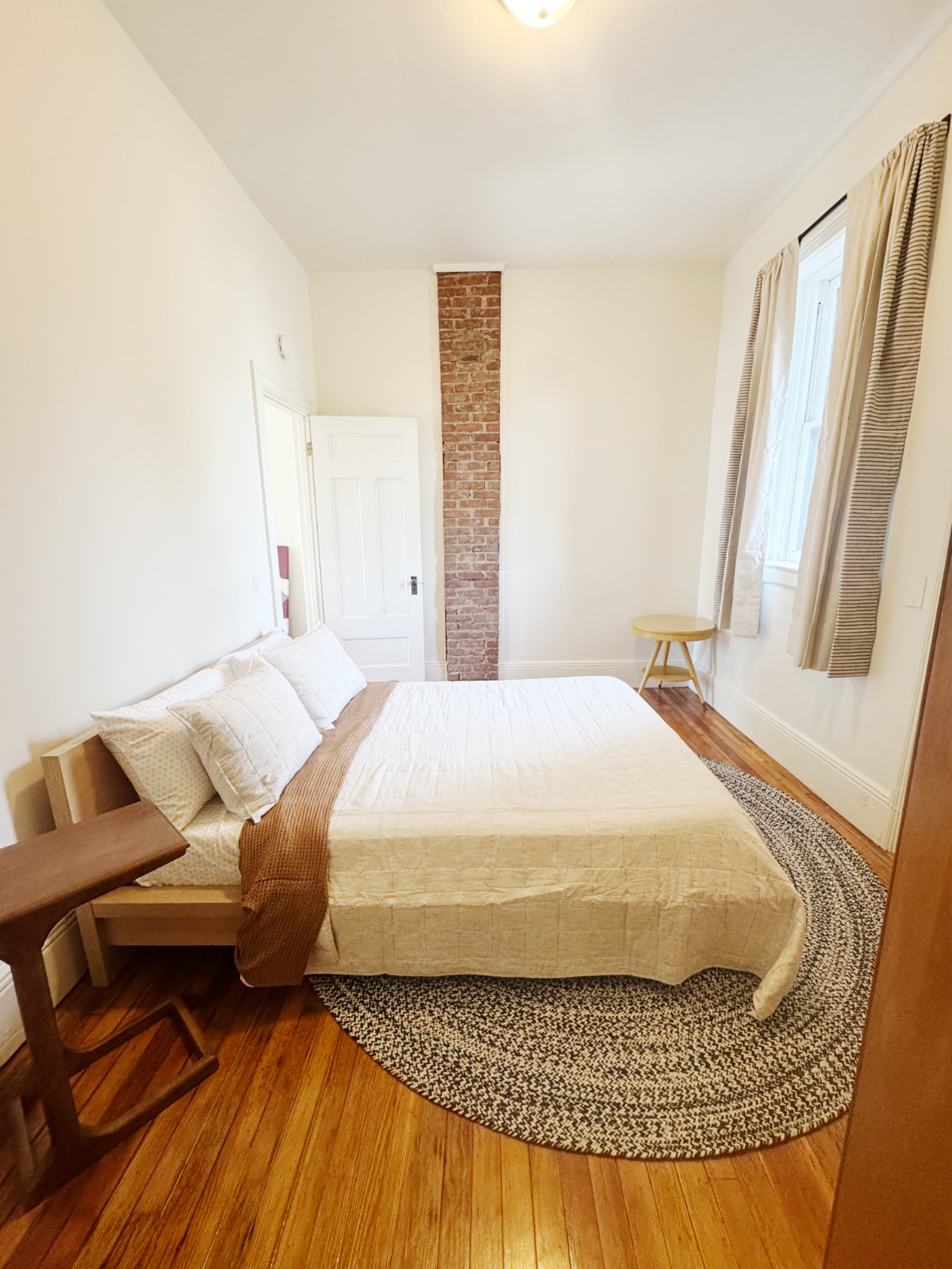 Private Studio Apartment with Balcony in Historic South Wedge Building - Photo 5