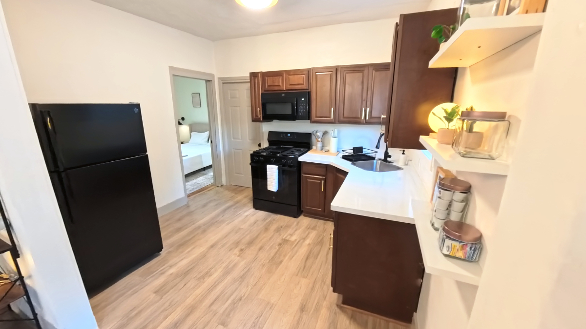 Furnished 2BR in Historic Corn Hill- Across from River, Minutes from Hospitals - Photo 6