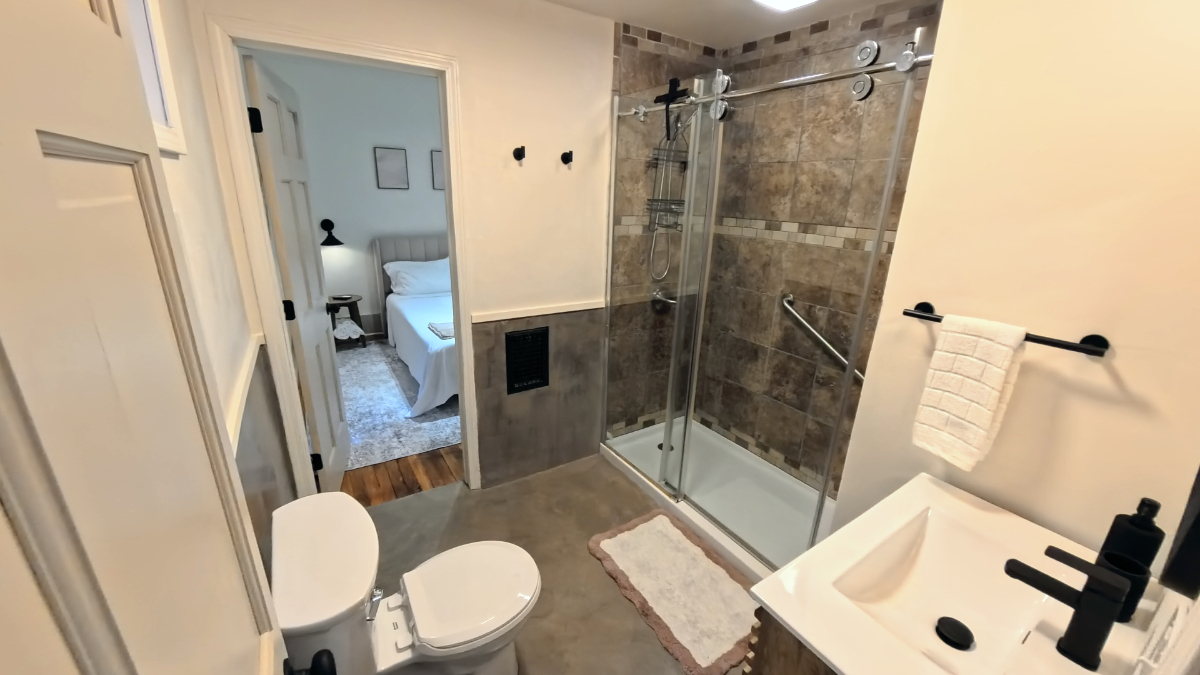 Furnished 2BR in Historic Corn Hill- Across from River, Minutes from Hospitals - Photo 7