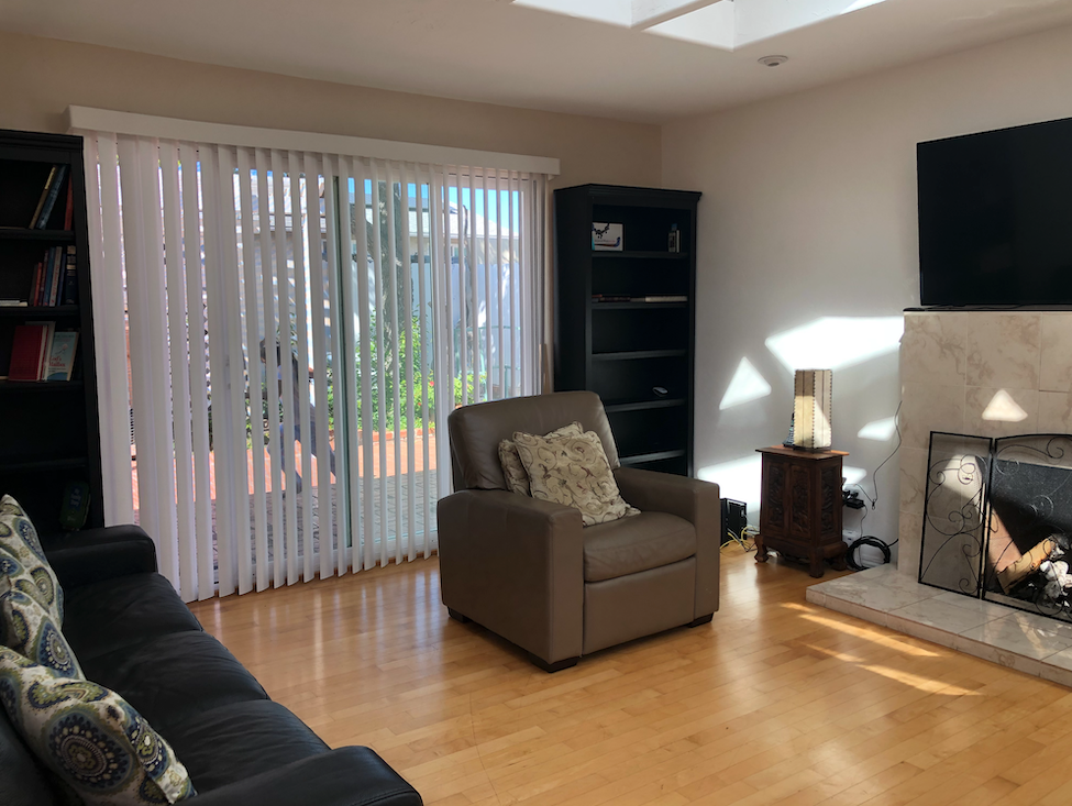3bed/2bath Single Level, Fully Remodeled,Sky Lights, Back Yard - Photo 3