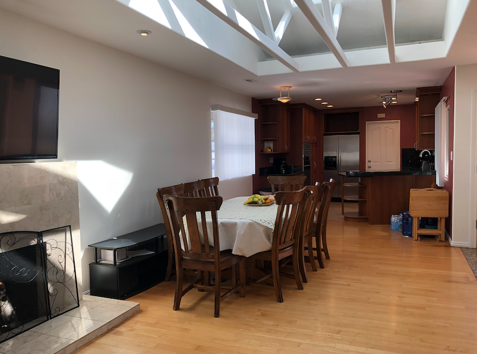 3bed/2bath Single Level, Fully Remodeled,Sky Lights, Back Yard - Photo 6